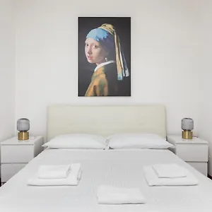 Apartment 1 Bedroom & 1 Living Apt - Duomo 5, Milan